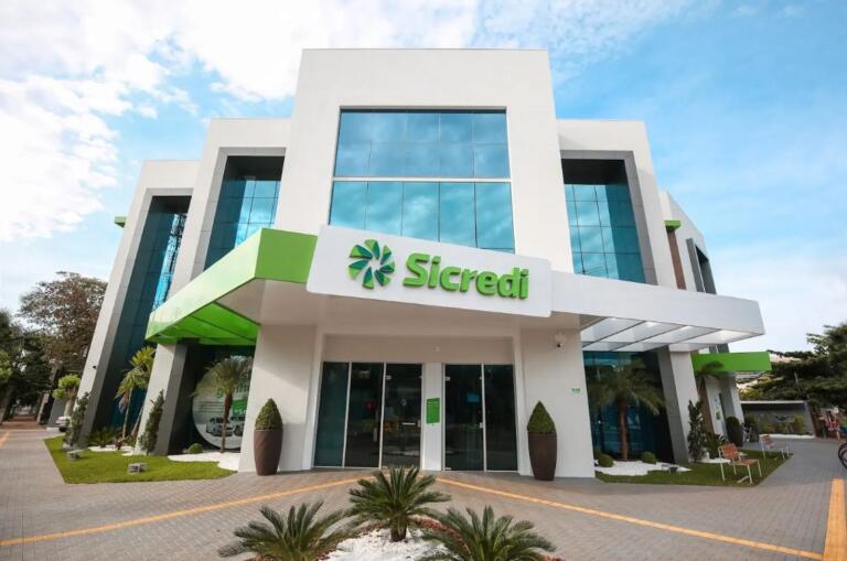 Rede de agências do Sicredi cobre 83% dos municípios paranaenses