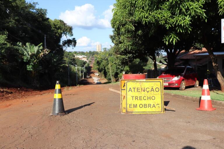 Prosseguem as obras de pavimentação asfáltica nas ruas Mato Grosso e 22 de Abril