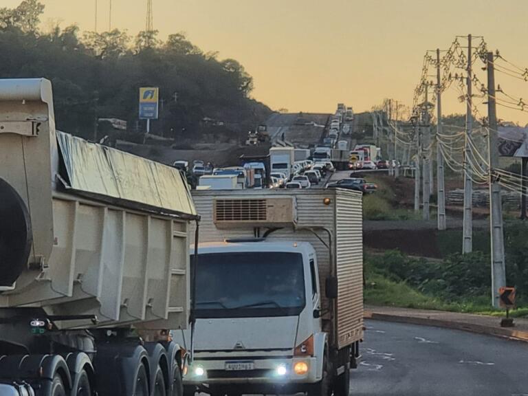 Trânsito na região do portal de Marechal Rondon segue no sistema “siga e pare” até sexta-feira