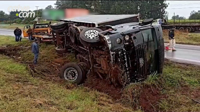 Tombamentos de carretas são registrados na BR-467