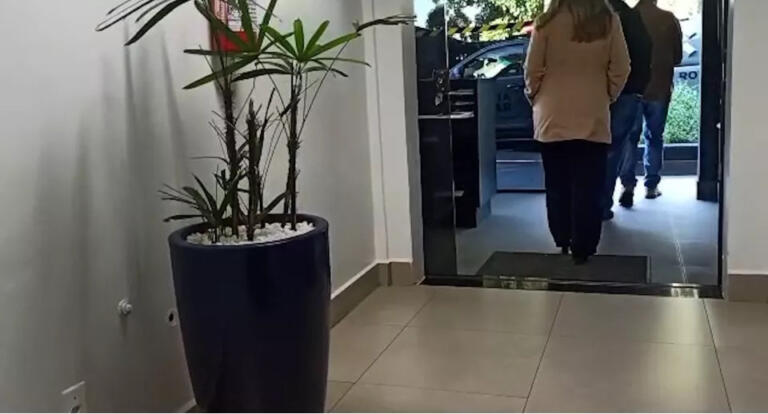 Acusado de esfaquear advogado em Toledo se apresenta à polícia