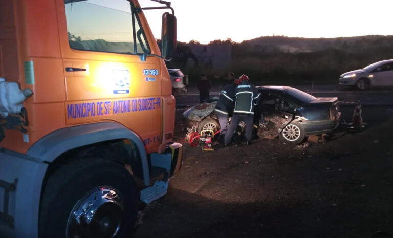 Três pessoas morrem e três ficam feridas em acidente na BR-163