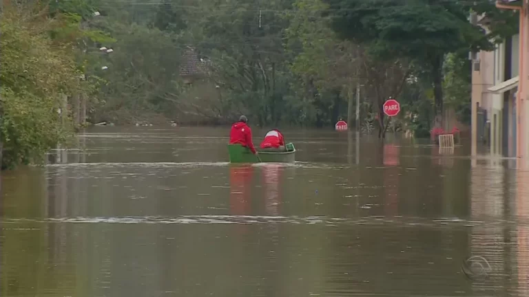 Buscas por desaparecidos após ciclone extratropical no Rio Grande do Sul entram no 3º dia