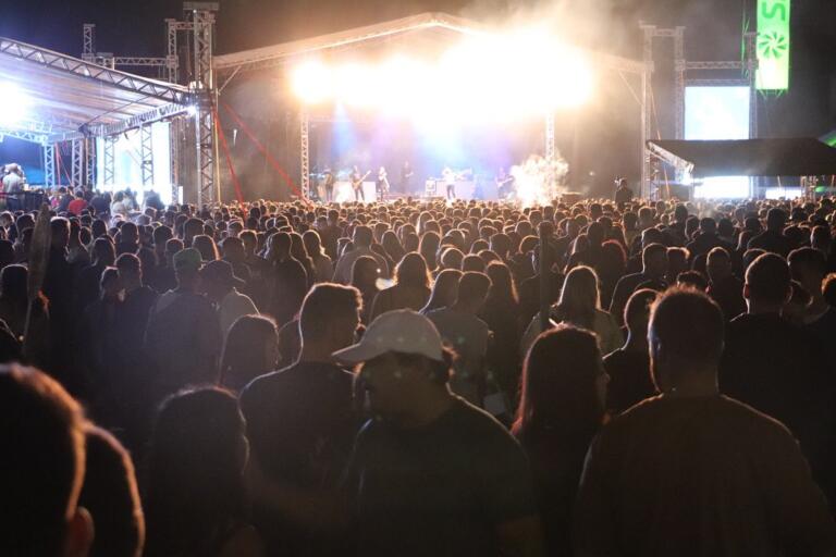 Shows do 1º dia da Expo Rondon atraem milhares de pessoas; veja fotos