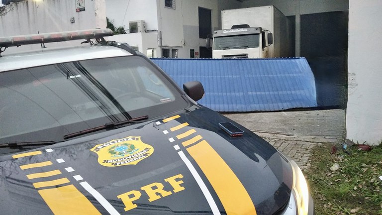 Criminosos tentam invadir galpão onde ficam itens apreendidos da Receita Federal