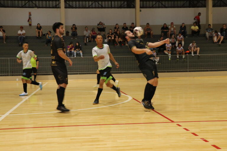 Municipal de futsal segue durante a semana com jogos no adulto e feminino