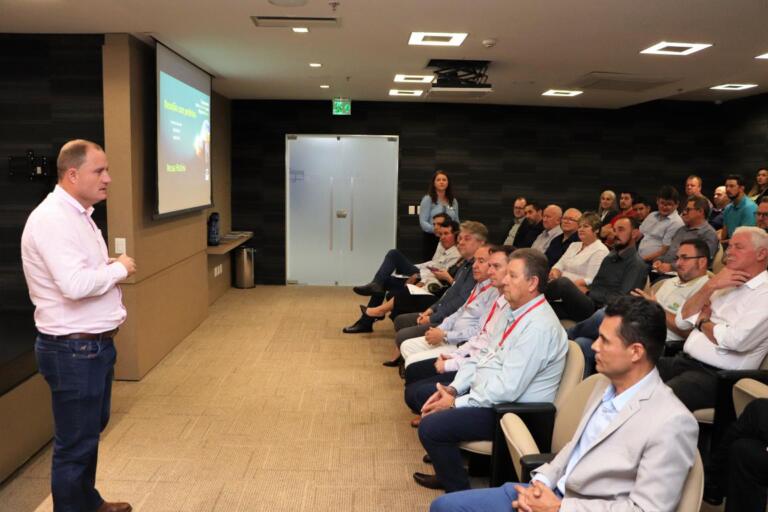 Lindeiros discutem com Lar e Copel estratégias para desenvolvimento na agropecuária regional