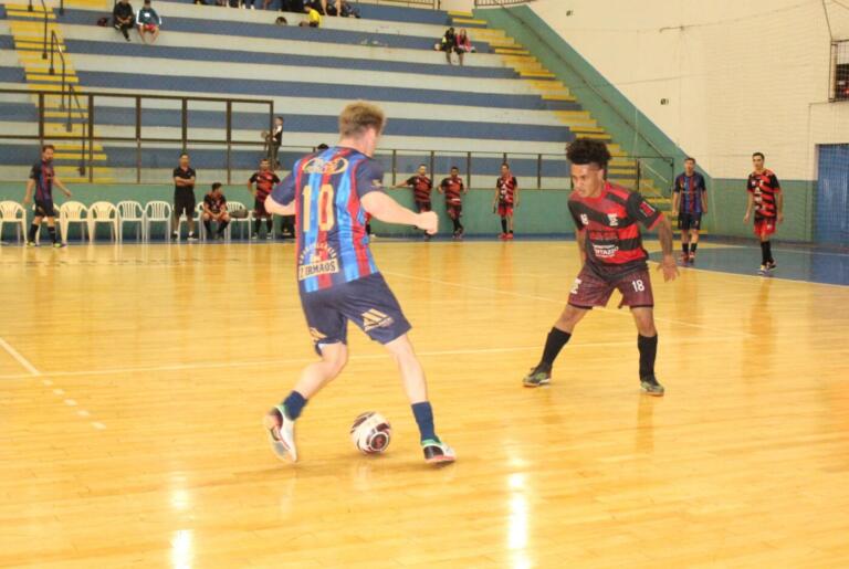 G7 Barber/Avance/Tintas Rondon e Amigos do Nei empatam em duelo de 14 gols