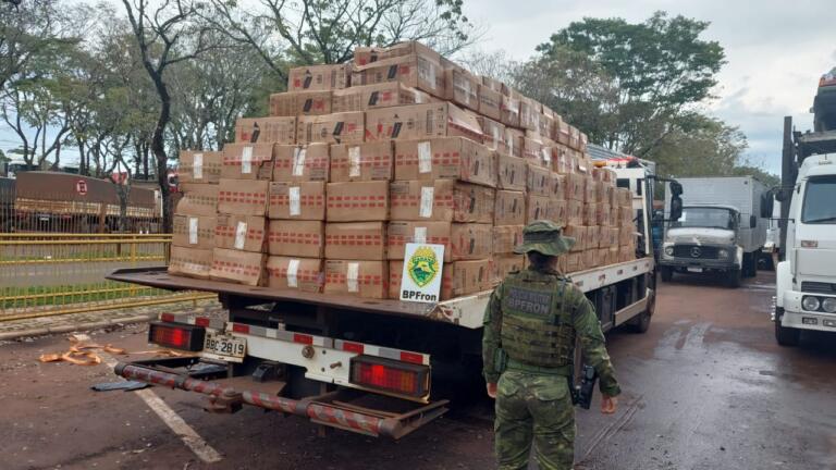 BPFron apreende mais de 300 caixas de cigarro em Mercedes