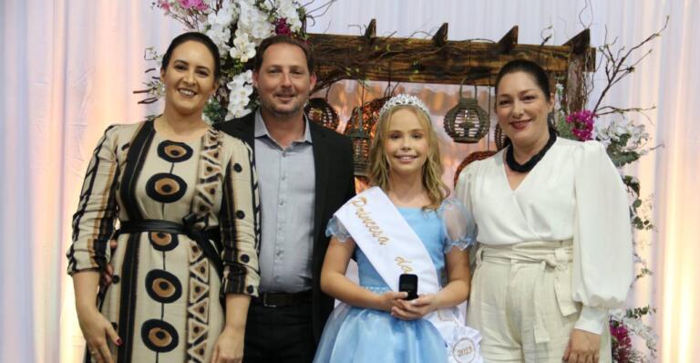 Laura Toaldo é eleita Princesa das Orquídeas 2023