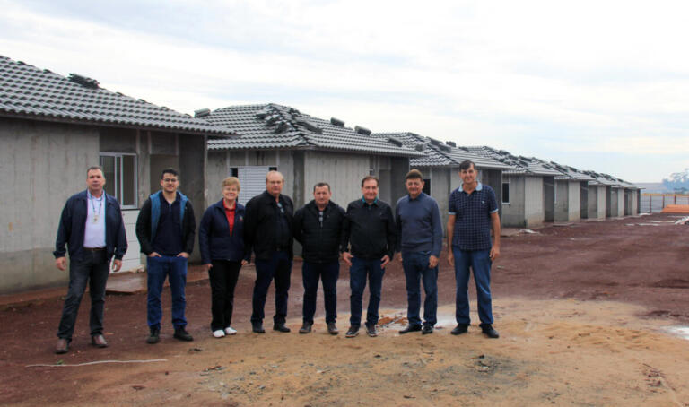 Equipe da Cohapar realiza visita técnica em Nova Santa Rosa