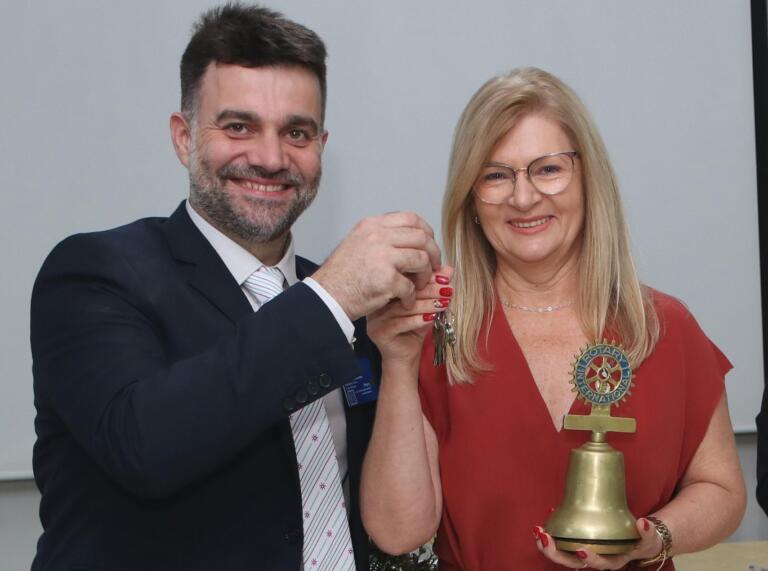 Ivani Hermann assume presidência do Rotary Guarani