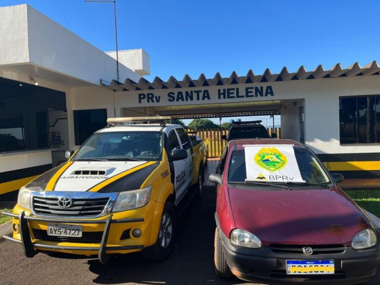 Motorista com veículo furtado foge da polícia, dirige na contramão e abandona carro