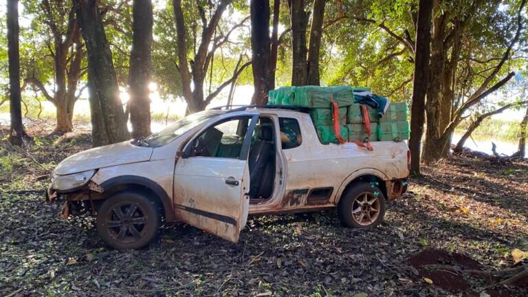 Veículo carregado com cigarro contrabandeado é apreendido durante patrulhamento aéreo em Guaíra