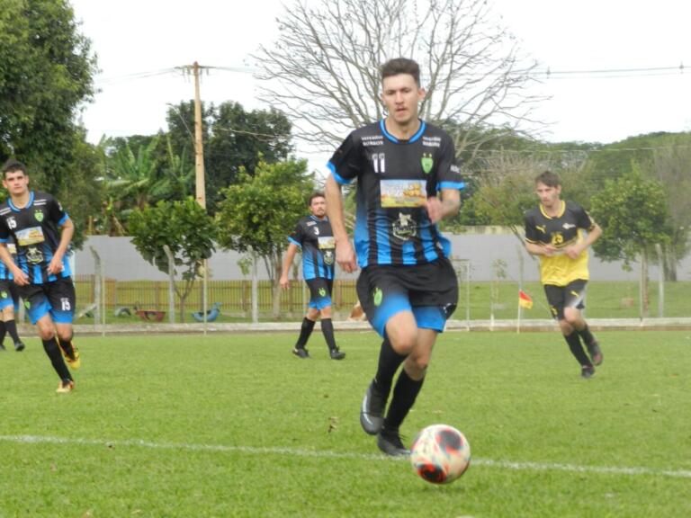 Volta Gaúcha goleia Germânia e soma primeiros pontos no Municipal de Entre Rios; Os Piá e Renove empatam