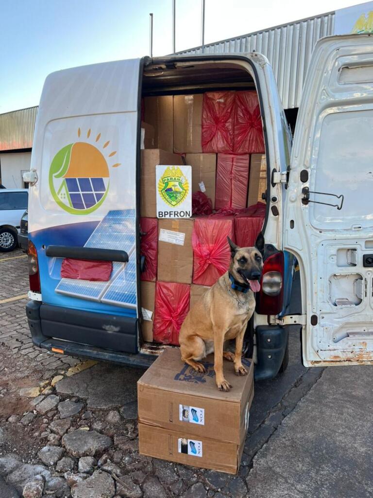 Van com plotagem de empresa é apreendida com cigarros em Mercedes