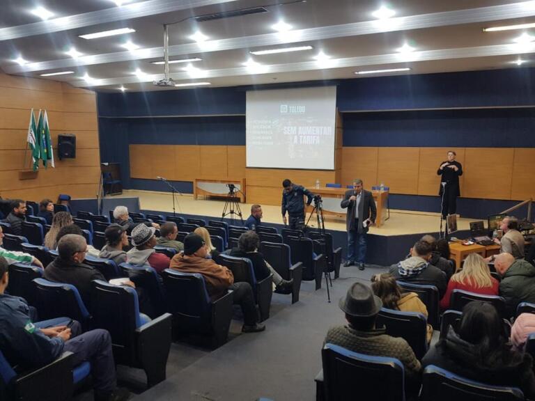 Comunidade conhece novo modelo de transporte coletivo urbano de Toledo