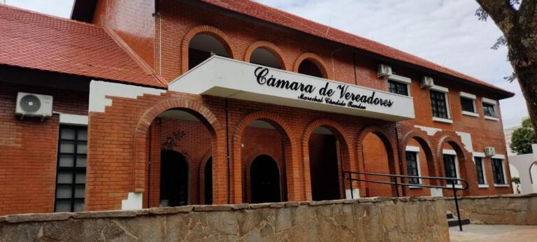 Soldado Sauer e Carlinhos Silva sugerem pavimentação asfáltica em estrada de Linha Arara