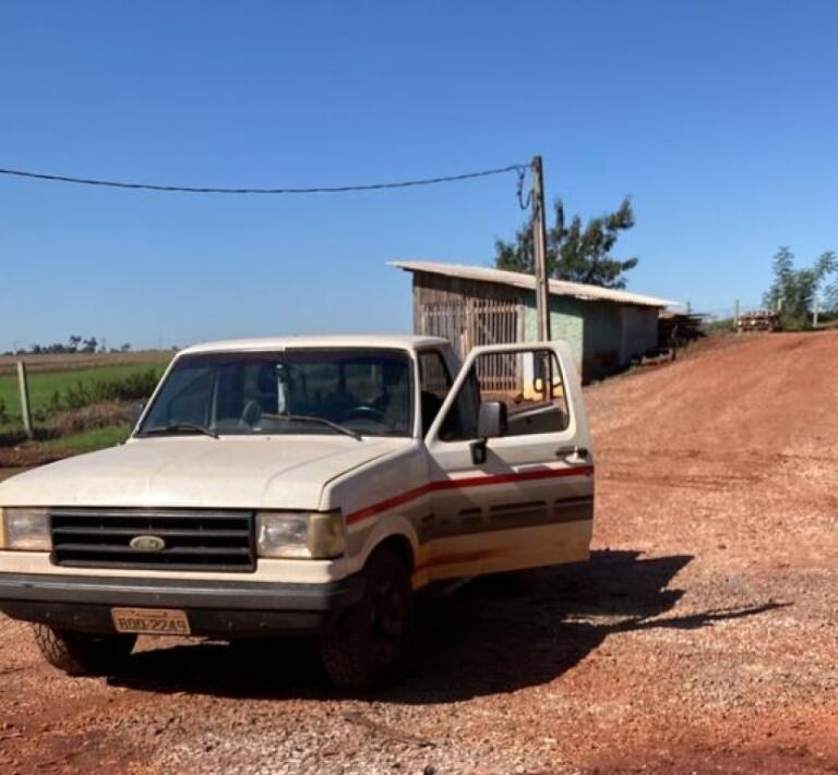 Caminhonete é roubada durante a madrugada no centro de Pato Bragado