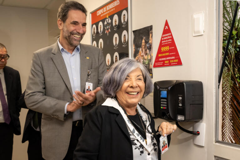 Usina de Itaipu reintegra empregada perseguida durante a ditadura militar