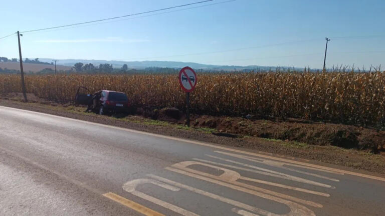 Carro trafega na contramão durante perseguição policial na PR-497