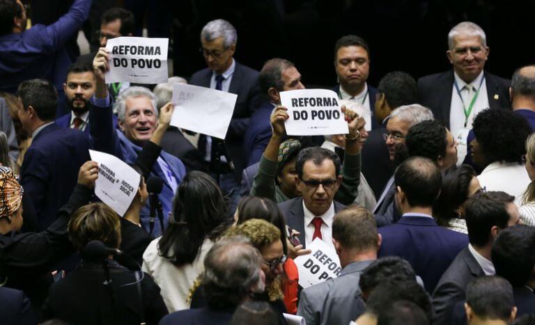 Cesta básica isenta, “cashback” e IPVA para jatinhos: veja os principais pontos da reforma tributária