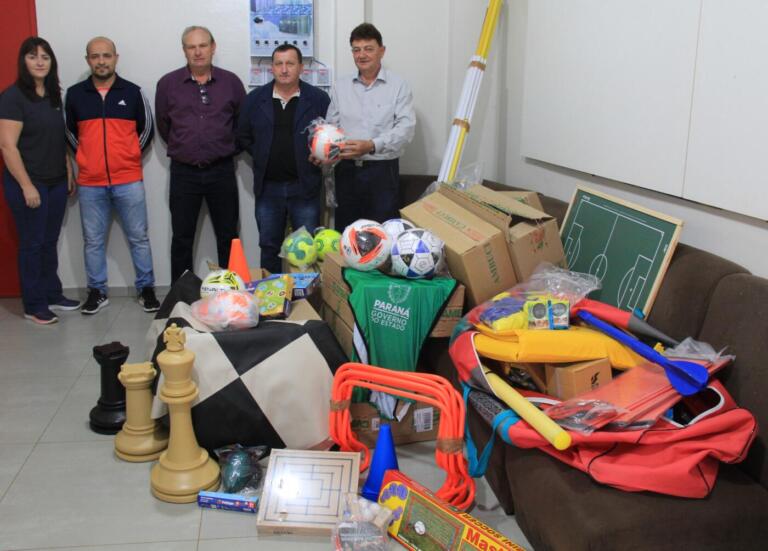 Prefeitura de Nova Santa Rosa recebe kits esportivos do Governo do Estado
