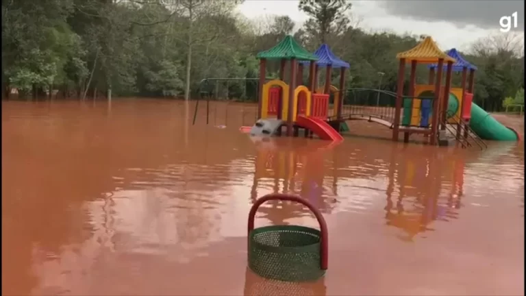 Temporais causam estragos em 46 municípios e quase 470 mil ficam sem luz no Rio Grande do Sul