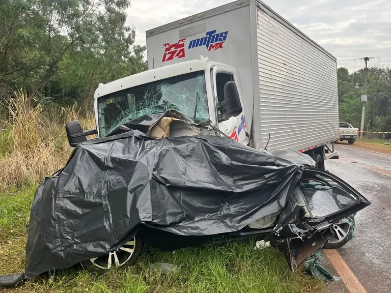Criança de 5 anos morre após acidente entre caminhão e carro na região