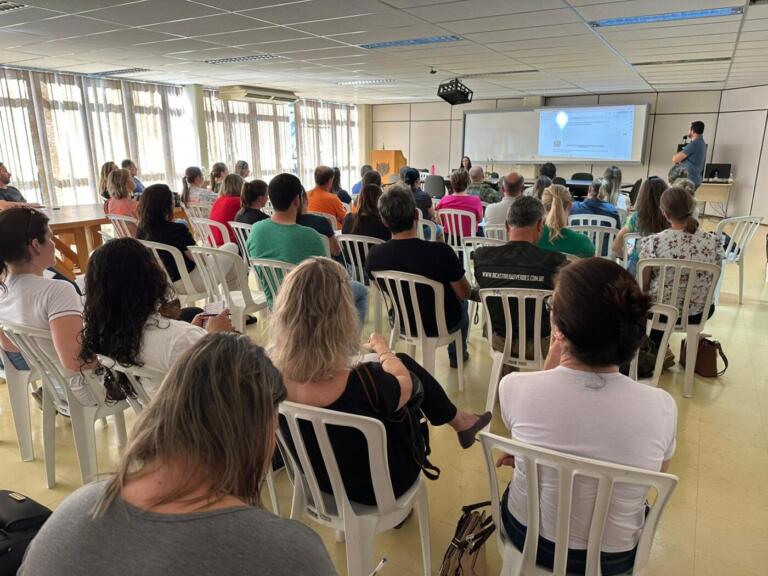 Desfile cívico de 07 de Setembro é tema de reunião