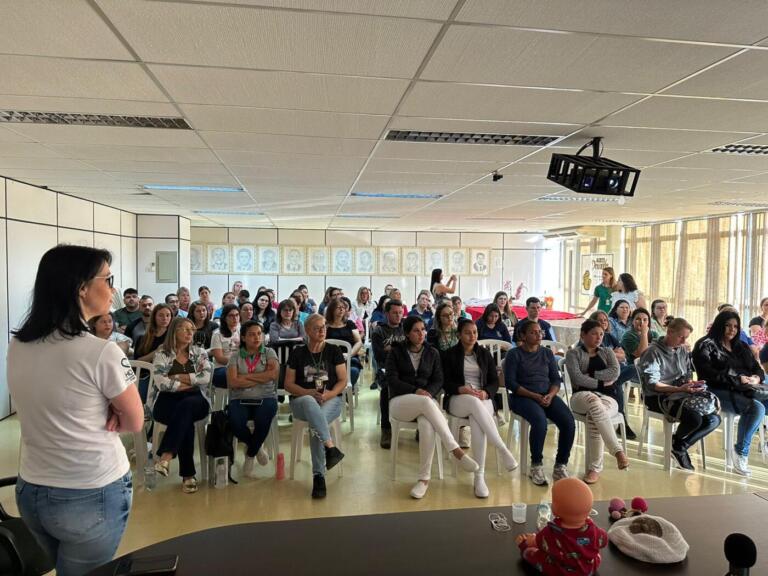 Profissionais da Saúde participam de palestra sobre o Agosto Dourado