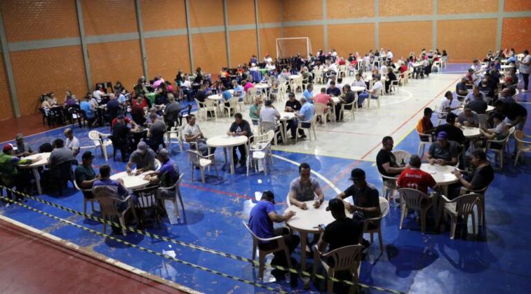 Mais de 100 duplas disputam o Municipal de Canastra em Pato Bragado