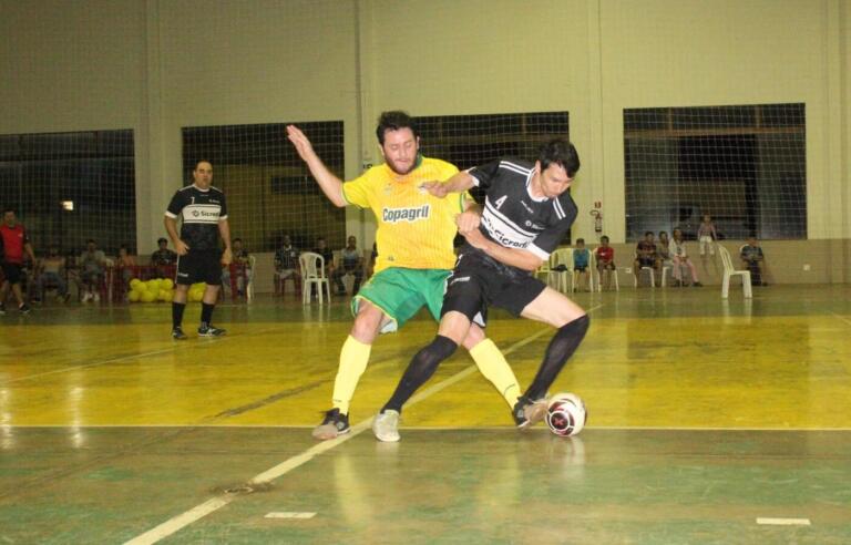 Liderado por Serginho, CD Futsal vence Sicredi e conquista o Interno da AACC