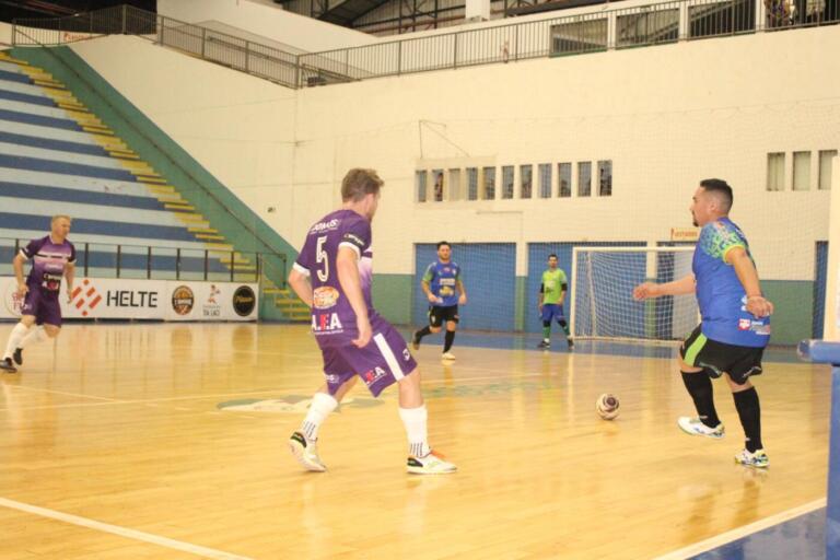 Oeste e Domus goleiam e definem quartas do Municipal; Feminino começa nesta sexta-feira