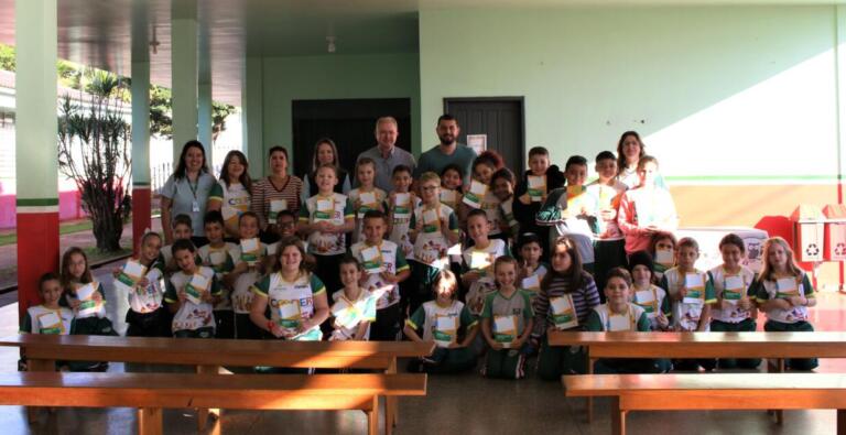 Copagril conclui entrega de materiais do Programa Cooperjovem em 21 escolas