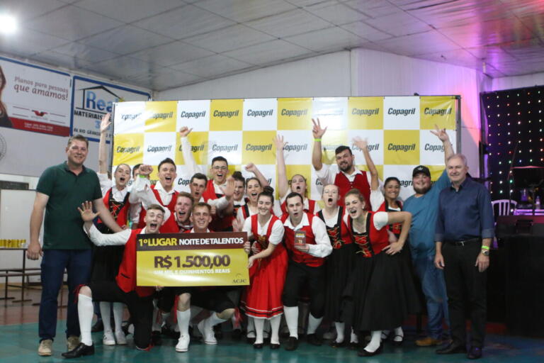 Comitês da ACJC dão show na Noite de Talentos