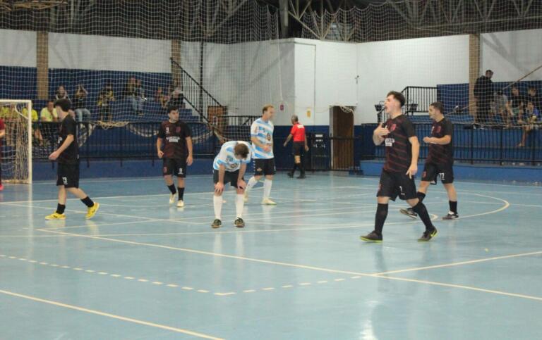 Fabiano comanda classificação do Amigos do Nei; Bianchessi avança com gol no fim