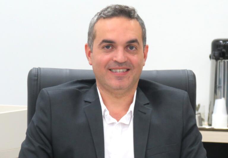 Juliano Oliveira propõe instalação de internet em todos salões comunitários do município