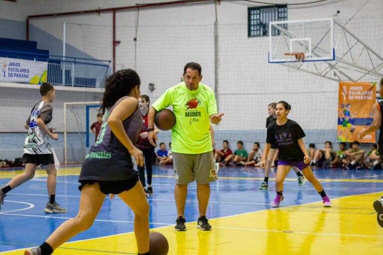 Técnico Marcelo Goes ministra novas clínicas nas fases finais dos Jogos Escolares