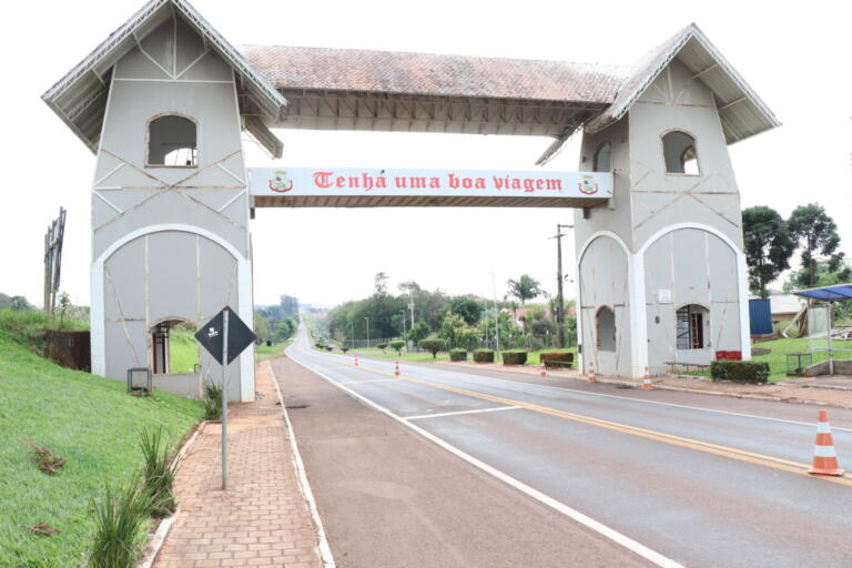Pórtico de Pato Bragado passa por revitalização