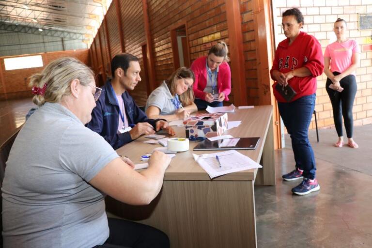 Eleição para direção da Escola Municipal segue até às 16 horas em Pato Bragado