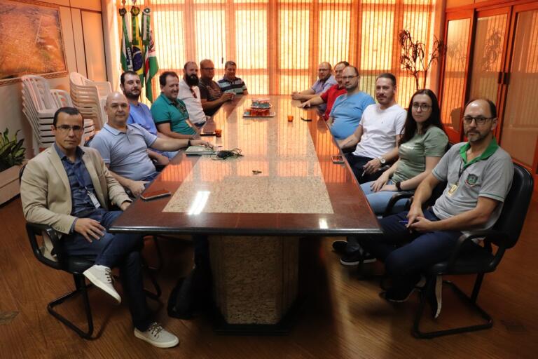 Auditores do Tribunal de Contas acompanham processos licitatórios da prefeitura rondonense