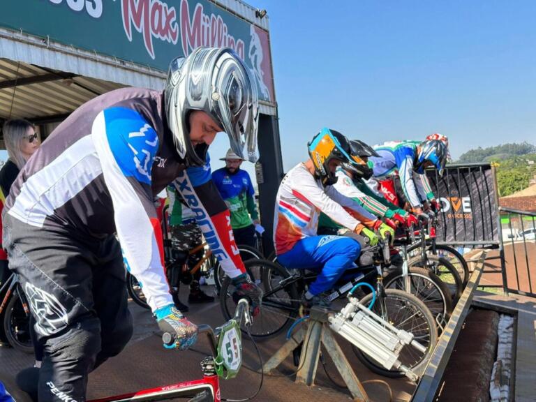 Cinco rondonenses conquistam o 1º lugar na 3ª etapa do Paranaense de Bicicross