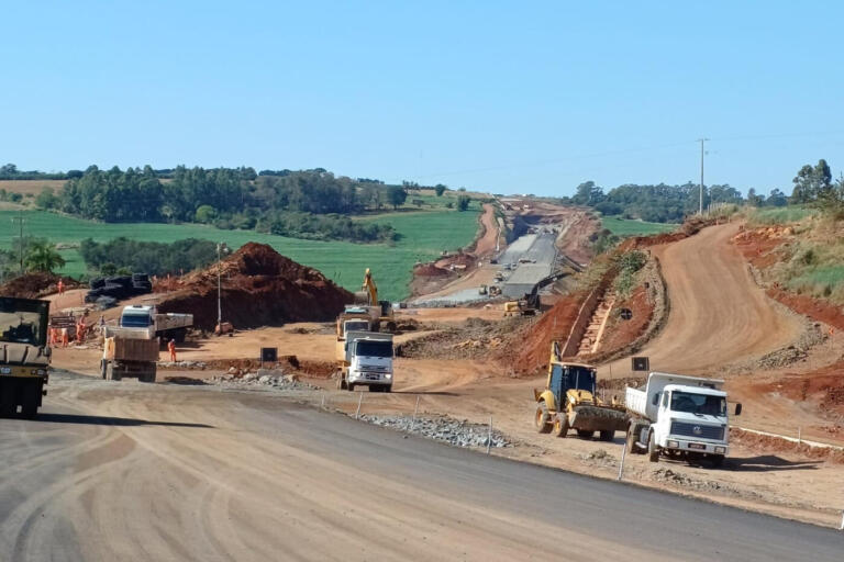 Cinco contornos rodoviários que vão facilitar o tráfego no Paraná estão em obras; veja onde estão