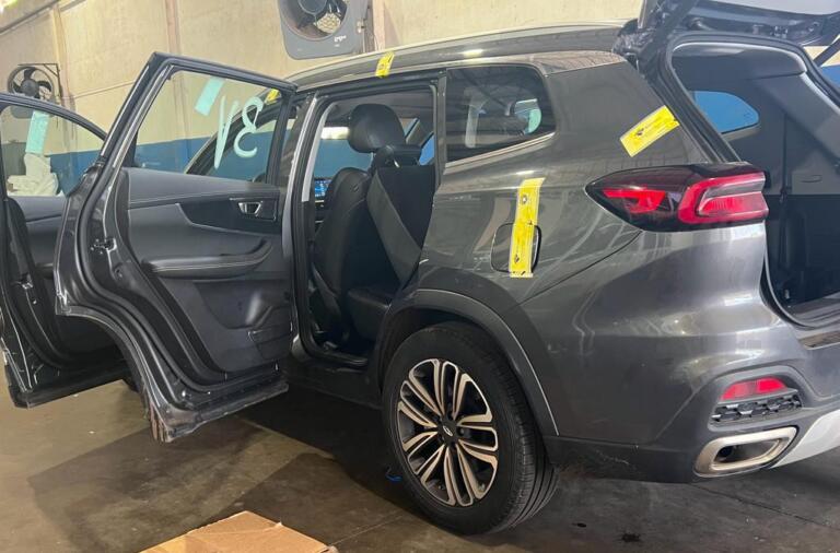 Veículo conduzido por policial é apreendido por transportar R$ 460 mil em mercadorias ilegais