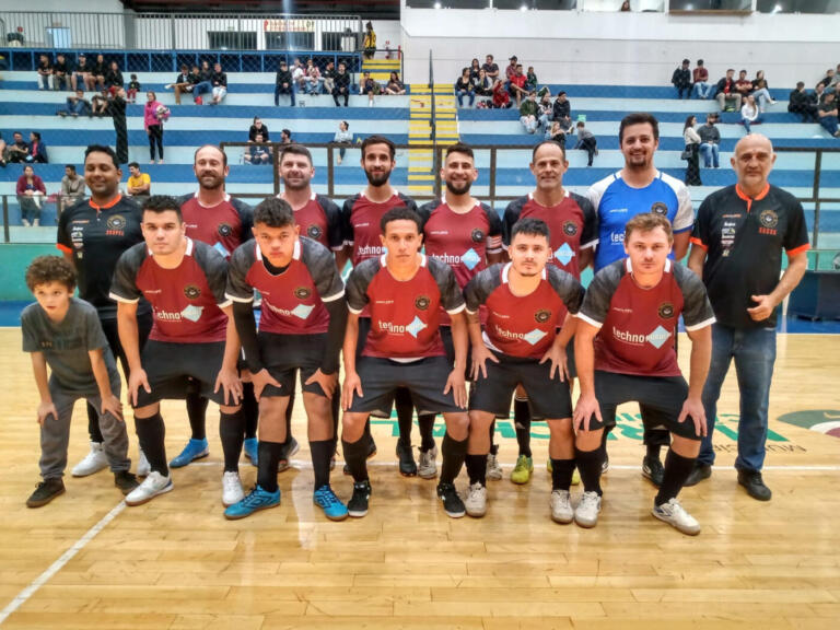 Oeste e RHS garantem liderança de seus grupos no Municipal de Futsal