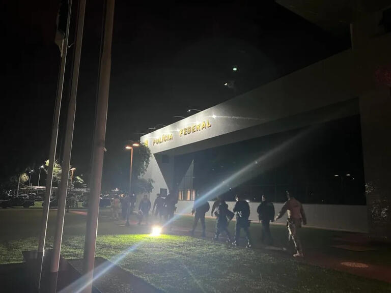 PF e PRF fazem operação contra servidores públicos suspeitos de desviar mercadorias apreendidas