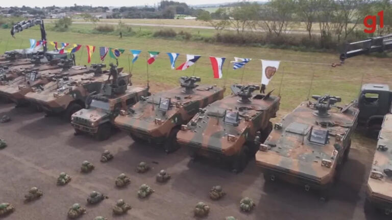 Com blindados e centenas de viaturas, militares de 14 países realizam treinamento no Oeste do Paraná