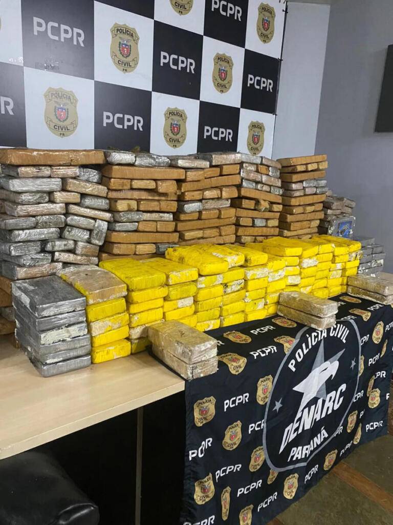 Caminhão é flagrado com pneus recheados de drogas em Cascavel
