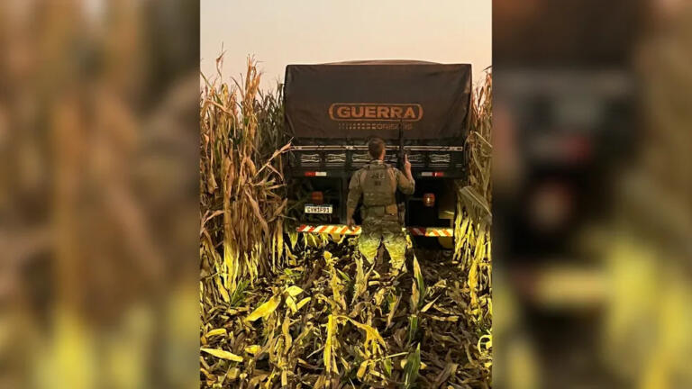 Caminhão carregado com cigarros contrabandeados é perseguido pela PRF em Toledo